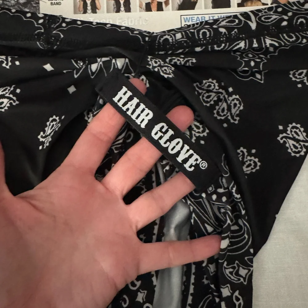 hair glove nwt head